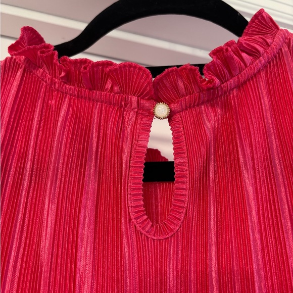 NWT Chic Raspberry Sorbet Sleeveless Blouse with Ruffle Trim- Size Large - Picture 7 of 8